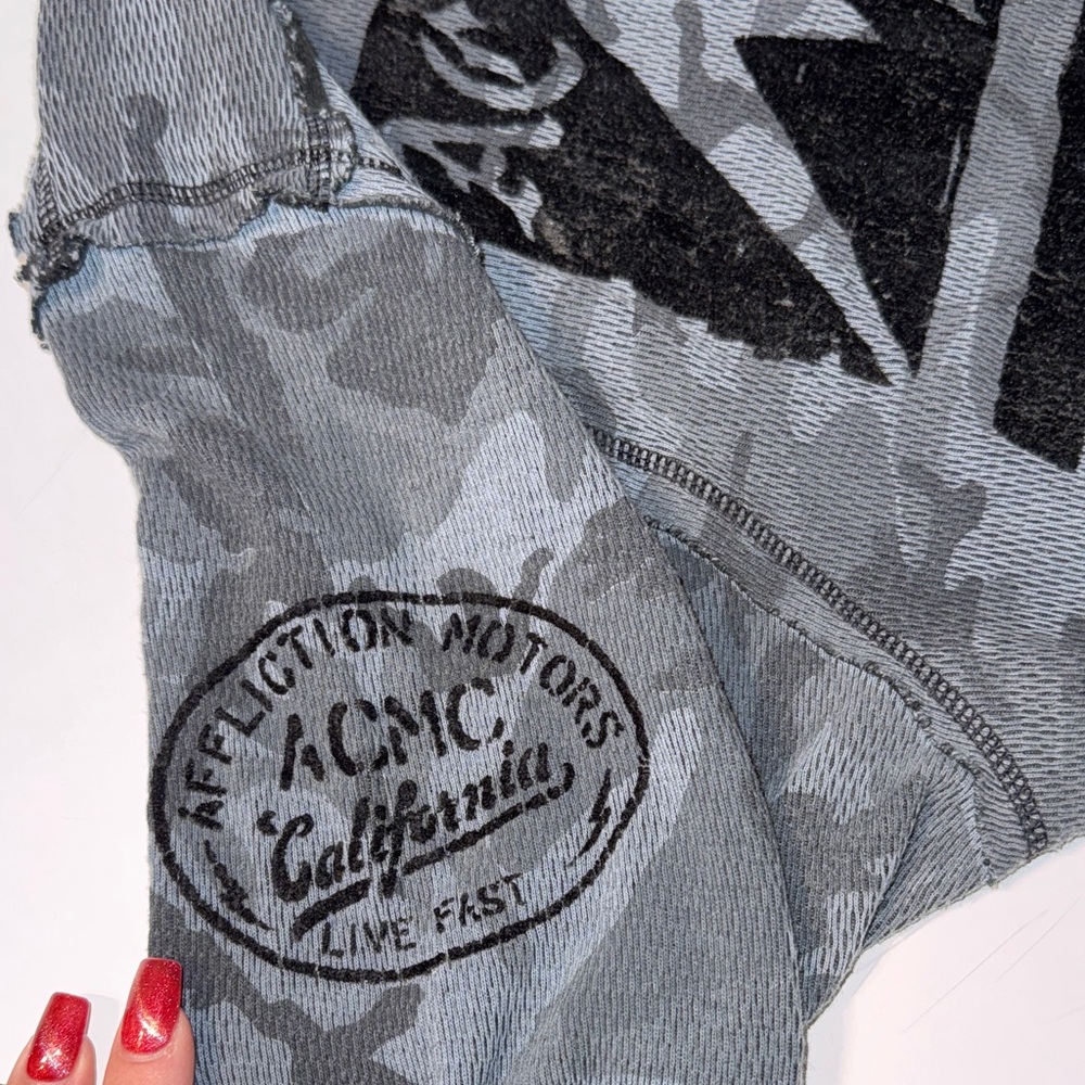 Affliction Men's Black and Gray Camo‎ Long Sleeve Reversible Shirt - Picture 4 of 12